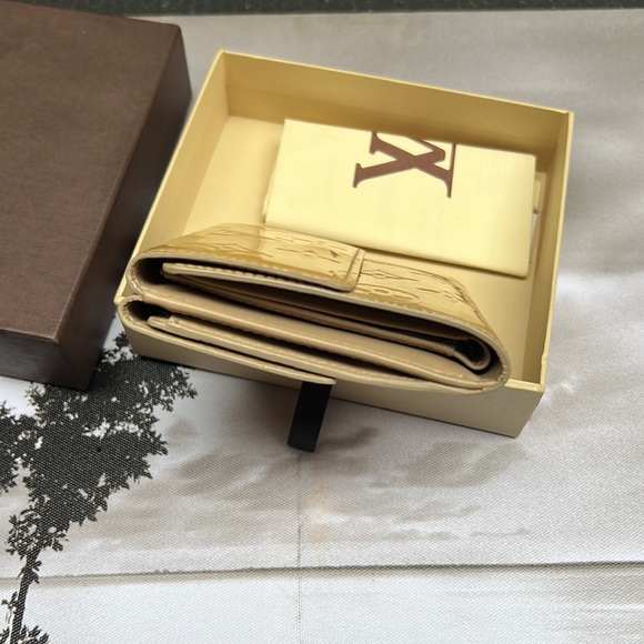 Authenticated Louis Vuitton monogram vernis wallet - LV wallet - Designer wallet - Picture 8 of 17